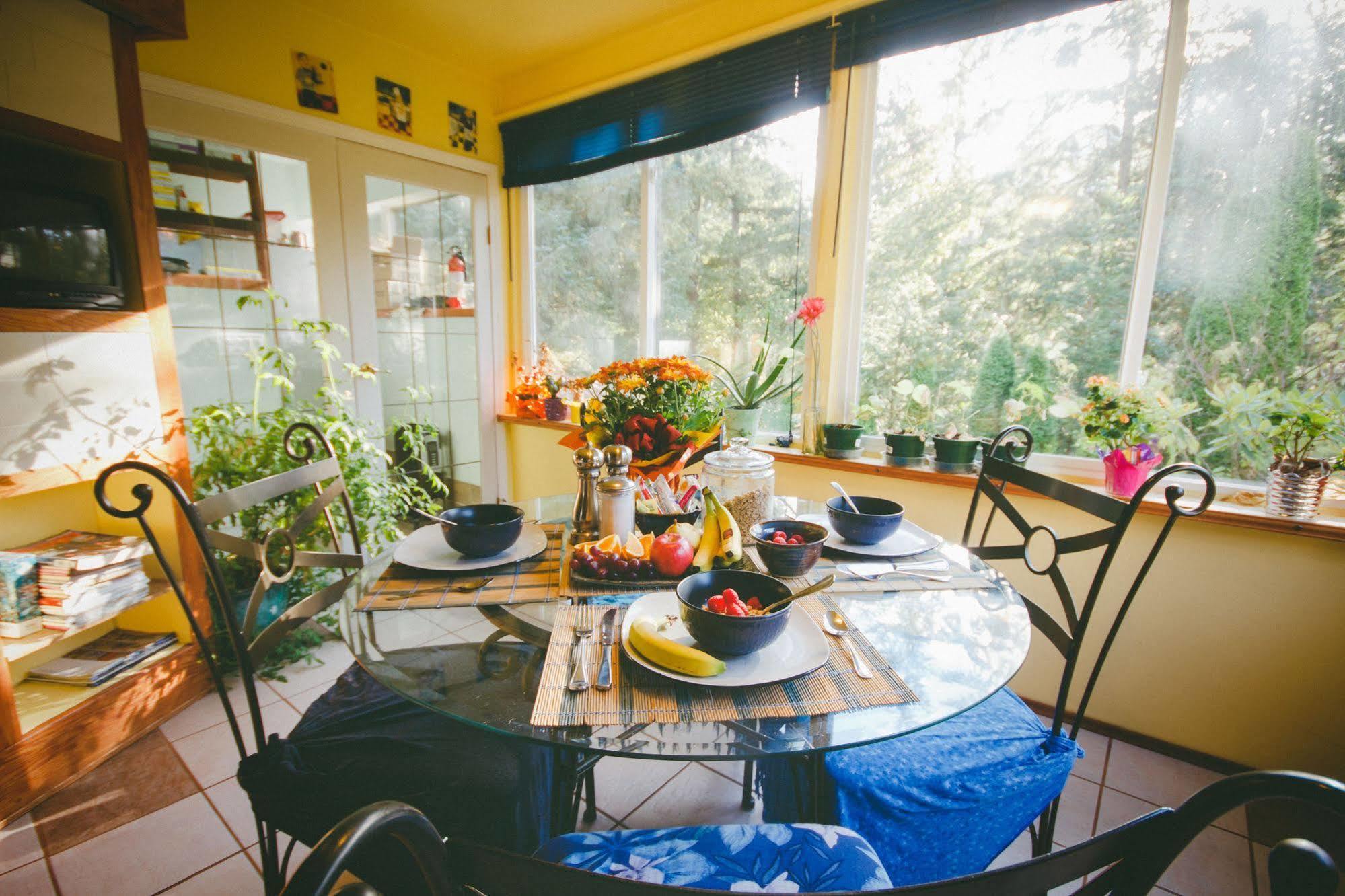 برينس روبيرت Tall Trees Bed & Breakfast المظهر الخارجي الصورة